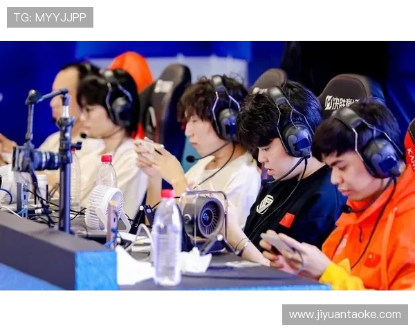 《全球电竞赛事激烈角逐 国内战队争夺年度总冠军荣耀》