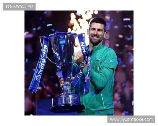 德约科维奇再度逆转晋级年终总决赛四强展现王者气势震撼全场