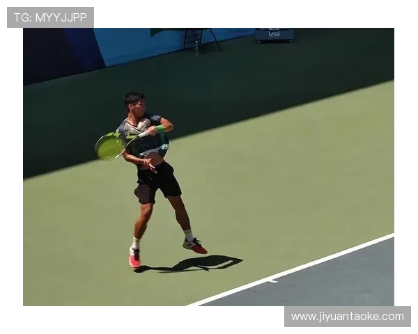 网球新闻：费德勒再次问鼎，成为史上最成功男子网球选手