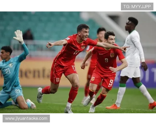 中国足球新星崭露头角 力压国际球员表现成为媒体焦点 中国足球新星崭露头角 力压国际球员表现成为媒体焦点