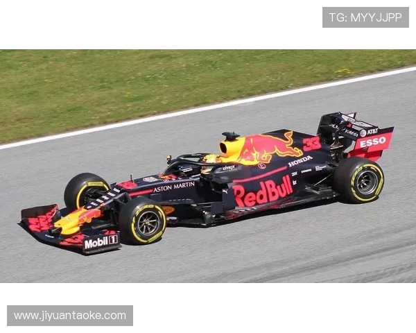 F1赛季激烈角逐新规则引关注 红牛奔驰再度上演世纪对决